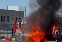 VIDEO: U potpunosti izgorio BMW kod makarskog Kauflanda